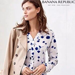 Beautiful Banana Republic Blue and White Floral Print Blouse
